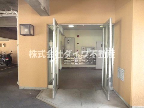 ステープル六供のエントランス