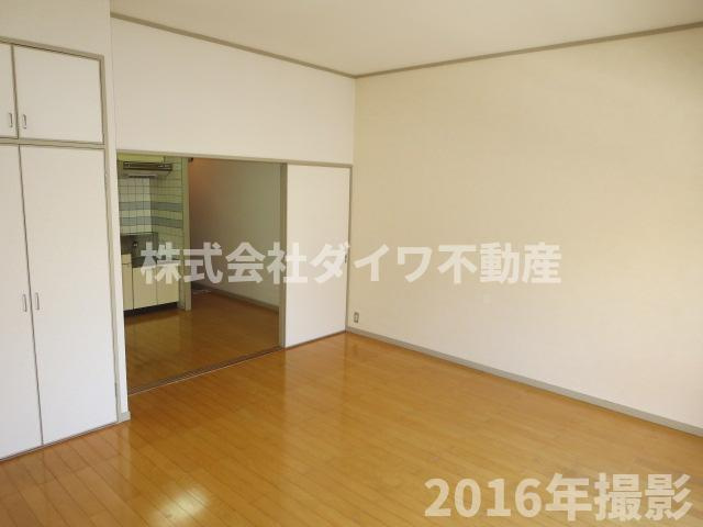 ステープル六供の居間・リビング