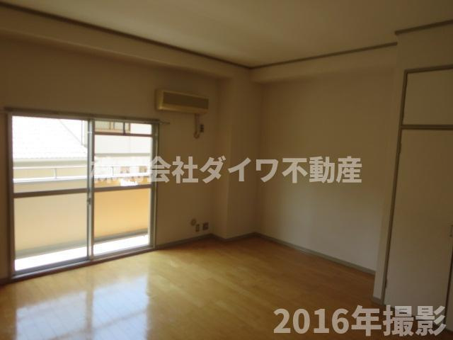 ステープル六供の居間・リビング