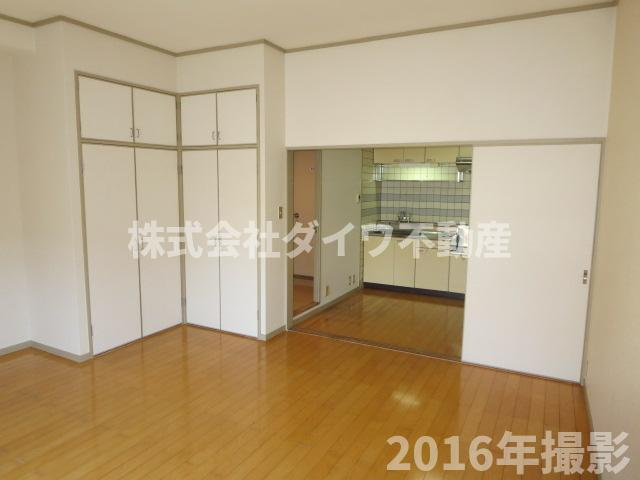 ステープル六供の居間・リビング