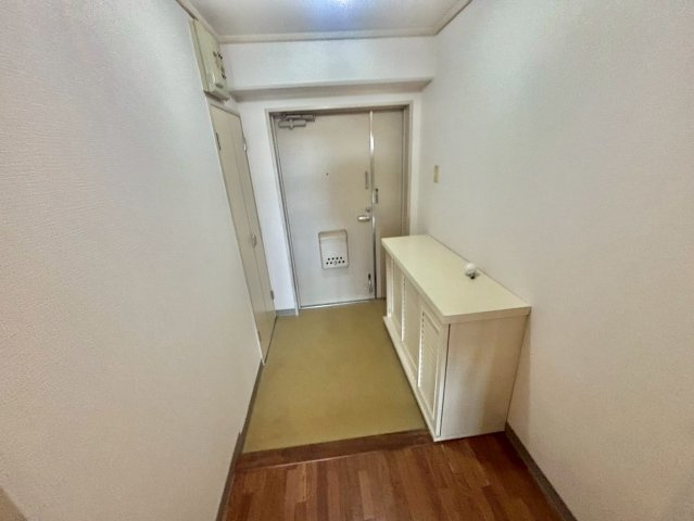 ハイツメロディの玄関