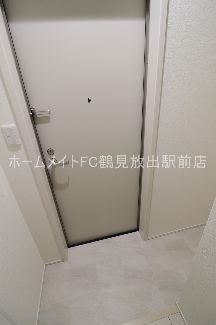 東大阪市森河内東２丁目のアパートの玄関