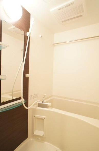 川崎市麻生区片平３丁目のアパートの浴室