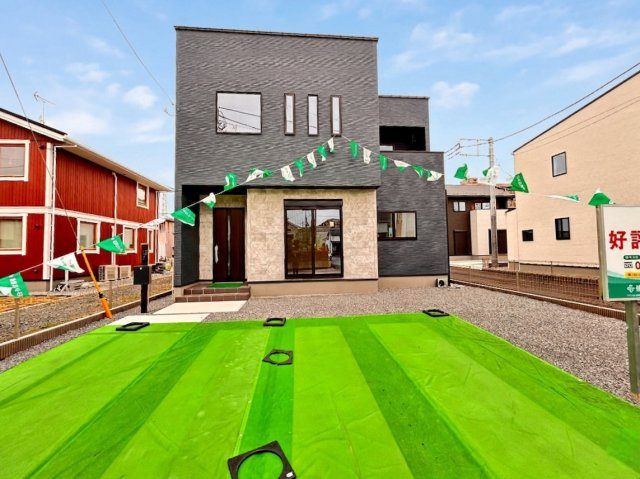 【ワイウッドコート】小山市城北 第5期の外観|〇4号棟〇
2台以上の駐車スペースで、家族みんなのカーライフを快適に♪
車の買い替えや来客時にも困りません。
※2026年4月撮影