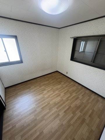 緑台貸戸建の洋室