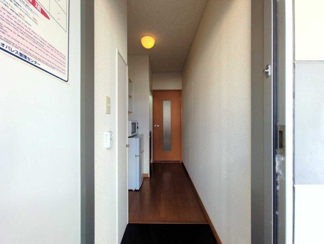レオパレスサニーハイツの玄関