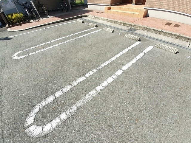 ルミエールの駐車場
