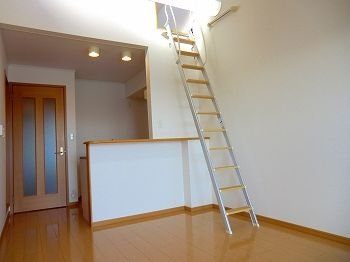 メゾン・ド・花水木　壱番館の居間・リビング
