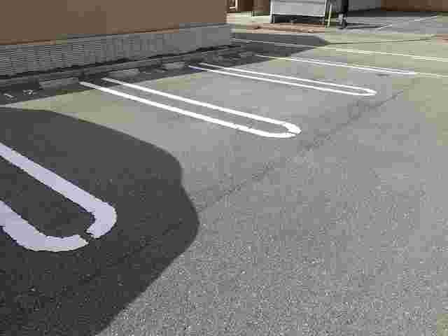クレール姫路の駐車場