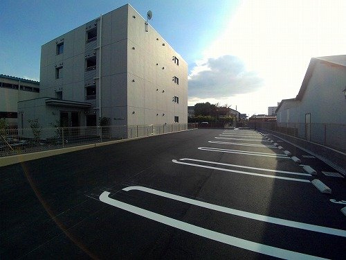 ブリーズコート城北の駐車場