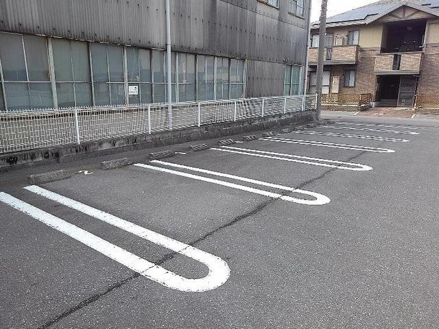 ハウスＵＯＥ　Ⅰの駐車場