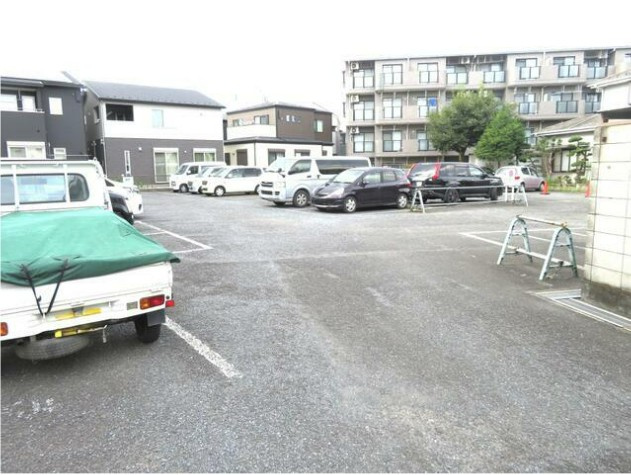 サンモール鶴瀬Ⅱの駐車場