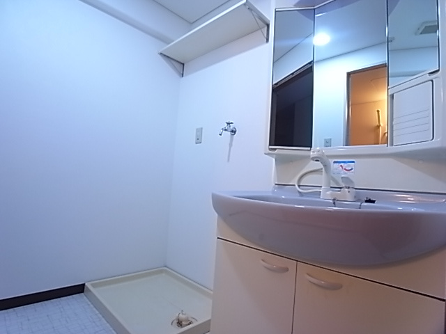 フォレスト星陵台の洗面所|シャンドレ洗面台＆室内洗濯機置き場