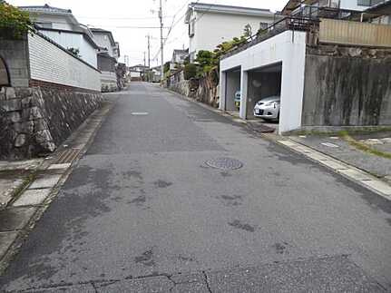 安佐北区亀崎4丁目中古戸建の前面道路含む現地写真