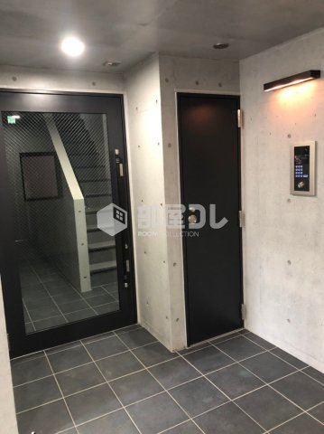 COCOFLAT笹塚Ⅲのエントランス