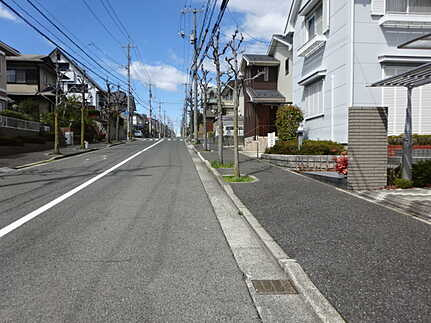 南区仁保南1丁目中古戸建3,300万円の前面道路含む現地写真