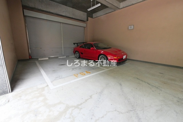 フロンティアタワー九条Ⅱの駐車場