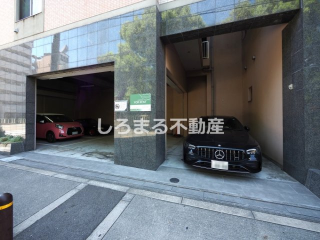 フロンティアタワー九条Ⅱの駐車場