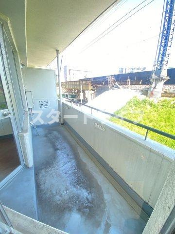 大阪市東淀川区下新庄３丁目の賃貸マンションのバルコニー