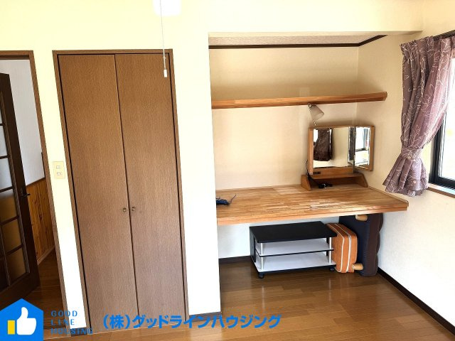 多可町加美区豊部戸建の居間・リビング|リビング収納・棚