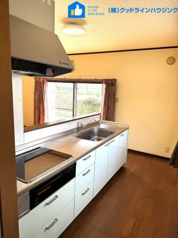 多可町加美区豊部戸建のキッチン|オール電化、綺麗なキッチン