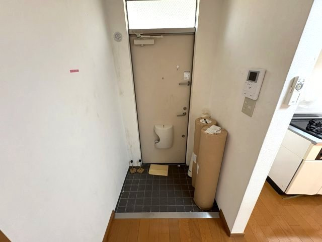 スカイハイツ日暮の玄関