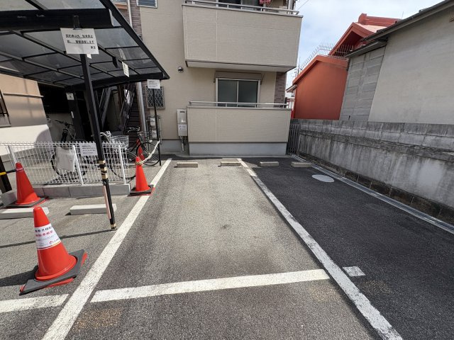 スカイハイツ日暮の駐車場