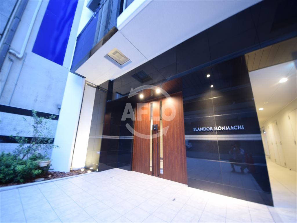 プライムアーバン御堂筋本町のエントランス|プライムアーバン御堂筋本町　開放的なエントランスアプローチ
