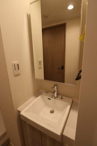ＧＥＮＯＶＩＡ新大塚の洗面所