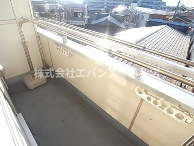 【バルコニー】 | ハイネス田邊 | 外からの目が気にならないバルコニーで洗濯物が干せます