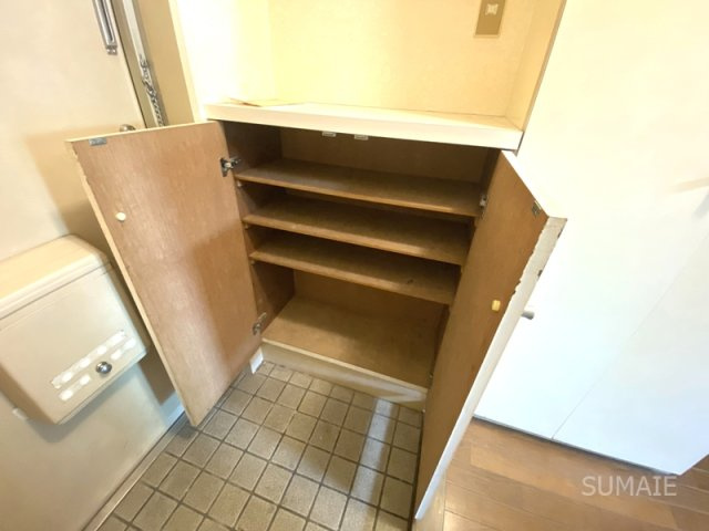 鈴木ガーデンコーポラスの収納|玄関収納☆彡