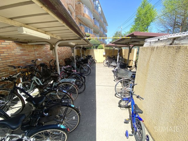 鈴木ガーデンコーポラスのその他共用部分|屋根付き駐輪場☆彡