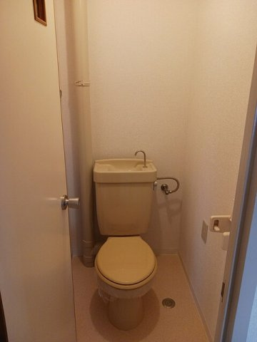 第二グリーンマンション服部のトイレ|落ち着いたトイレです