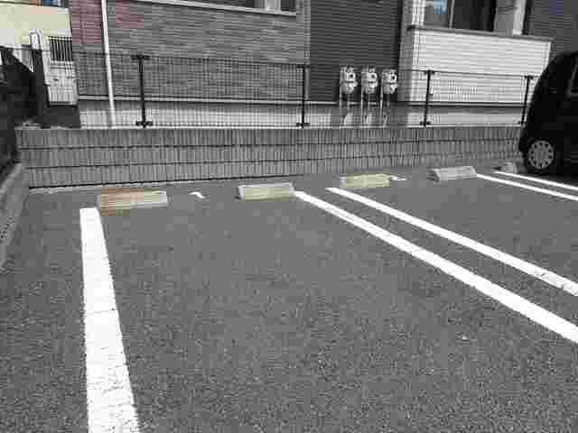 マーヴェラス末広の駐車場|駐車場があるので、車を買う予定の方も安心です