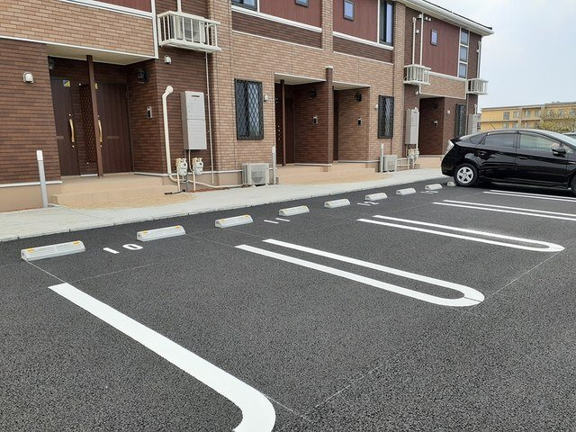 ジリータ　Ｂの駐車場|駐車場があるので、車を買う予定の方も安心です