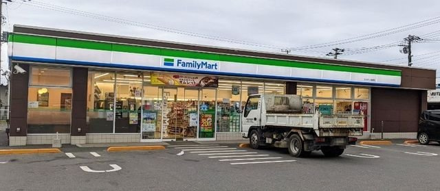 ジリータ　Ｂの周辺|ファミリーマートサカモト高柳店まで950m