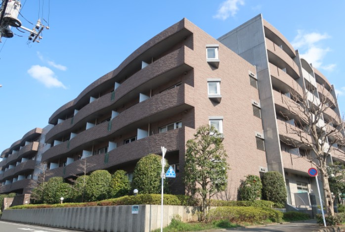 稲城市東長沼の賃貸マンションの外観