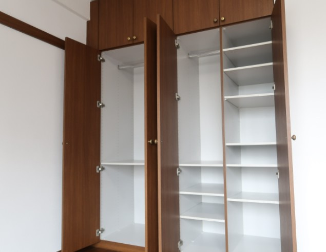 稲城市東長沼の賃貸マンションの収納