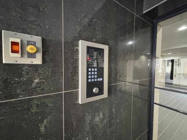 ラムール住吉のエントランス