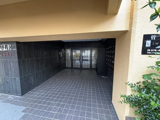 ラムール住吉のエントランス