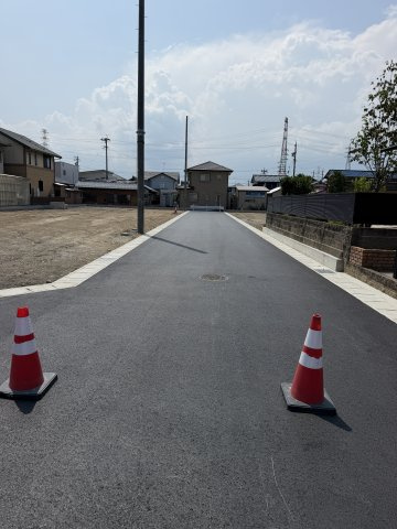 7区画分譲地　笠木町　F区画の前面道路含む現地写真|開発道路