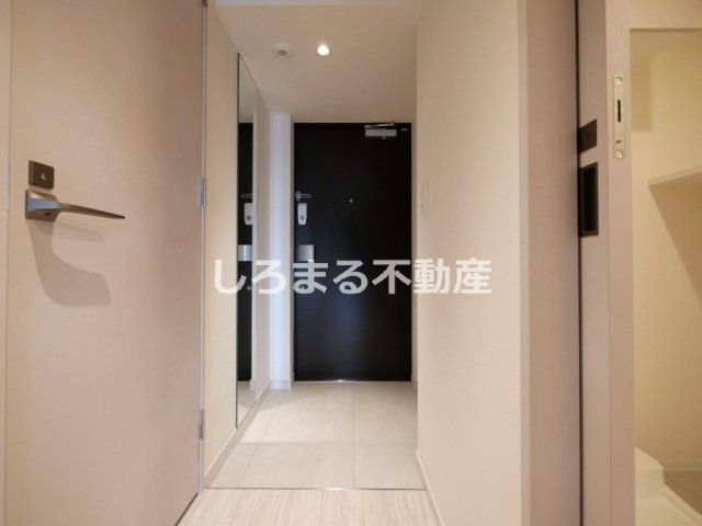 コンフォリア・リヴ博労町一丁目Ｑの玄関