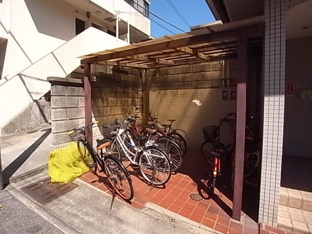 グランディア王子駅前の外観