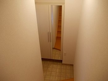 【玄関】 | ノアＡ | 明るい玄関です