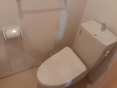 【トイレ】 | ペール・メゾンＡ | ゆったりとした空間のトイレです