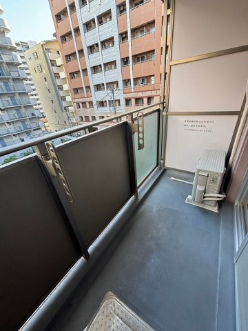 インプルーブ三宮イーストのバルコニー