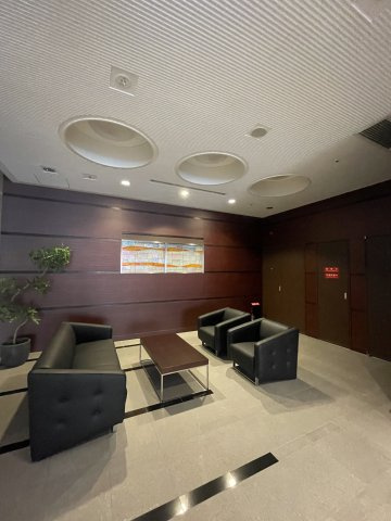 天神プレイス WEST棟のロビー