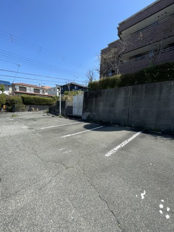 ルナガーデンの駐車場