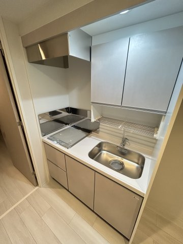 コンフォリア・リヴ大阪本町のキッチン|コンパクトなキッチンで掃除もラクラク