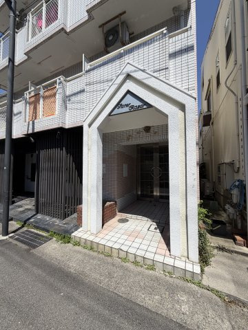 ハイツシスタローザのエントランス